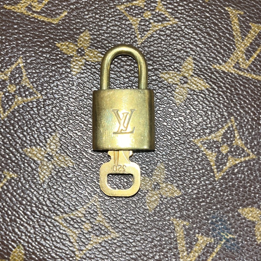 Authentic LV Lock & Key #320 🔐 - Picture 3 of 4